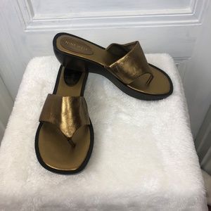 NWOT Nine West Sandals Flip Flops Size 9